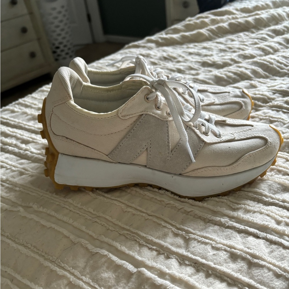 New Balance 327. Wore twice. In excellent condition.